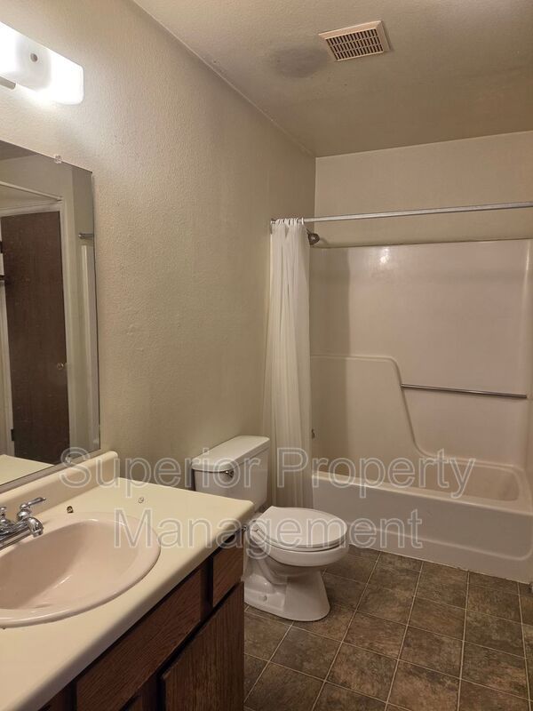 Spacious 3-Bedroom Apartment – Parking Included, W/D Hookups property image