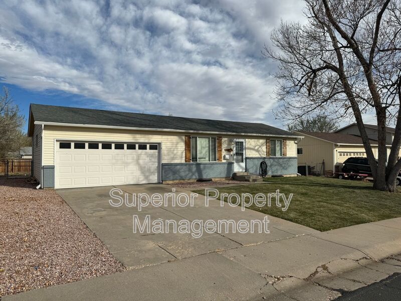 3 Bed, 2 Bath Home – 2-Car Garage (Greeley) property image