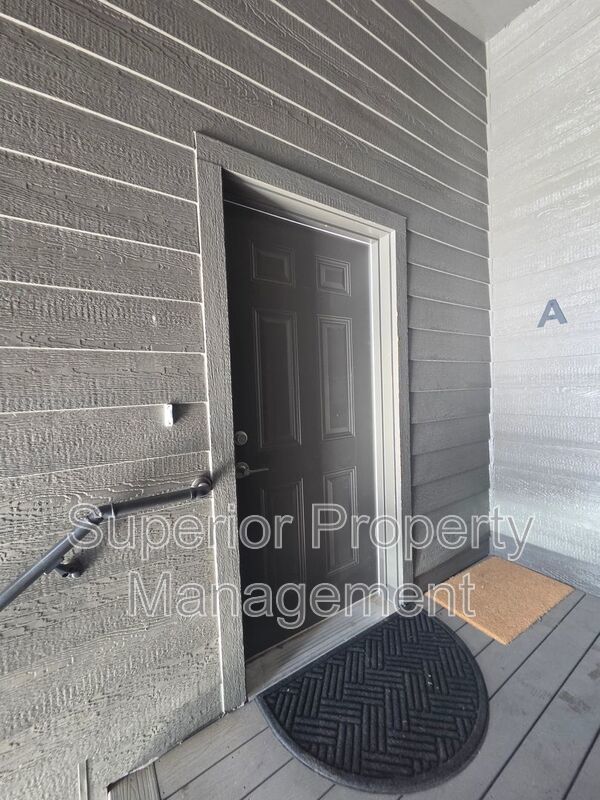 3-Bedroom, 2-Bathroom – Near LCCC & Downtown property image