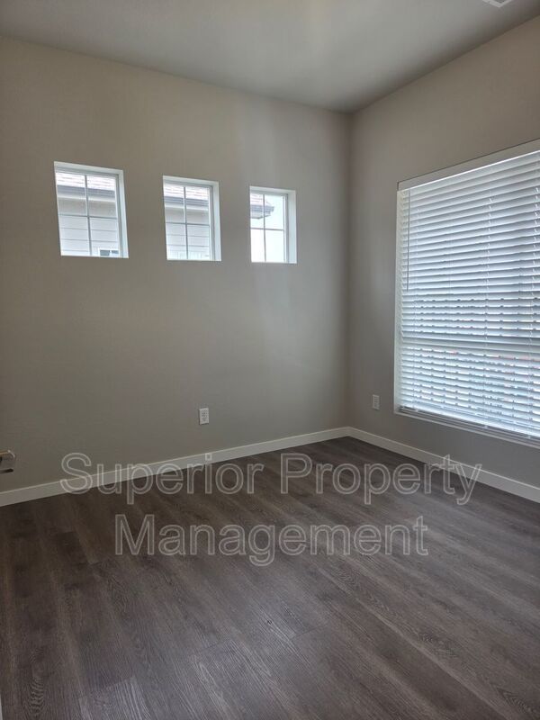 3-Bedroom, 2-Bathroom – Near LCCC & Downtown property image