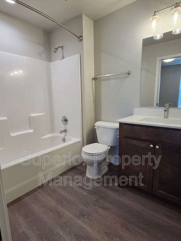 3-Bedroom, 2-Bathroom – Near LCCC & Downtown property image