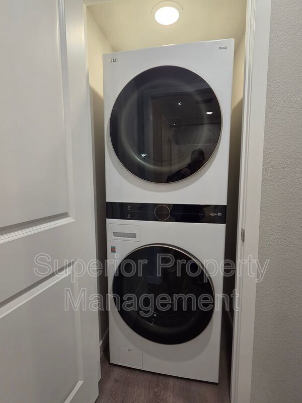 3-Bedroom, 2-Bathroom – Near LCCC & Downtown property image