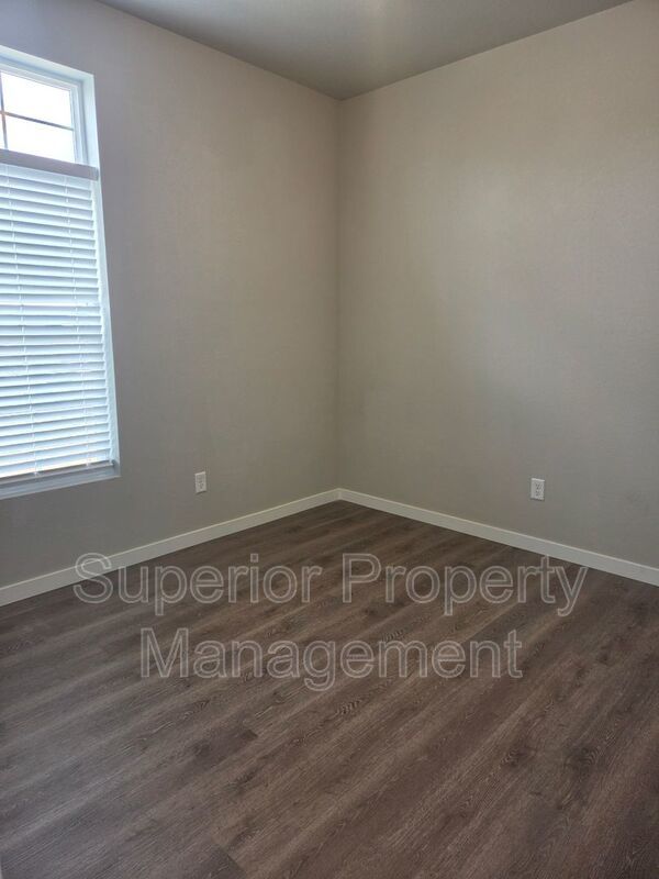 3-Bedroom, 2-Bathroom – Near LCCC & Downtown property image