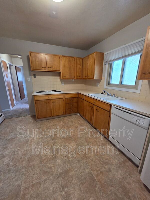 Now Available! Spacious 2 bed, 1 bath upstairs unit in a prime location property image