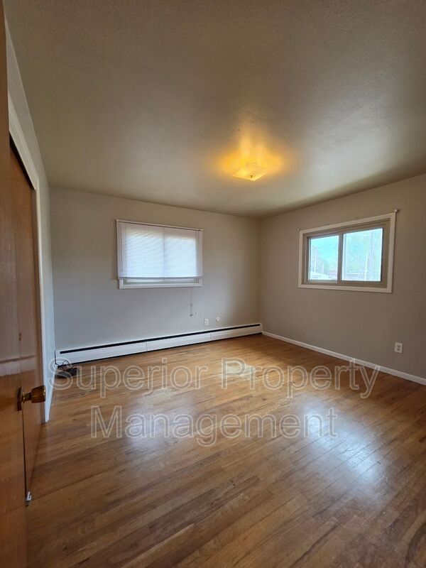 Now Available! Spacious 2 bed, 1 bath upstairs unit in a prime location property image