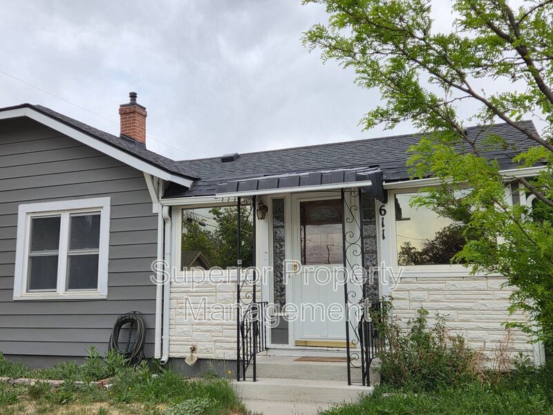 4 Bed, 2 Bath Home – 5 Minutes from Downtown | Garage & Private Deck property image