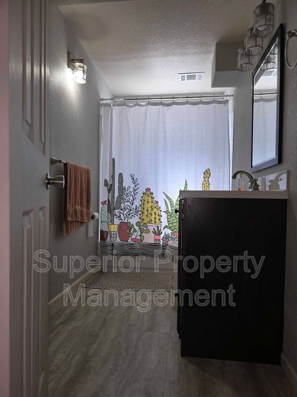 Spacious 5-Bedroom Bi-Level Home Near F.E. Warren AFB! property image