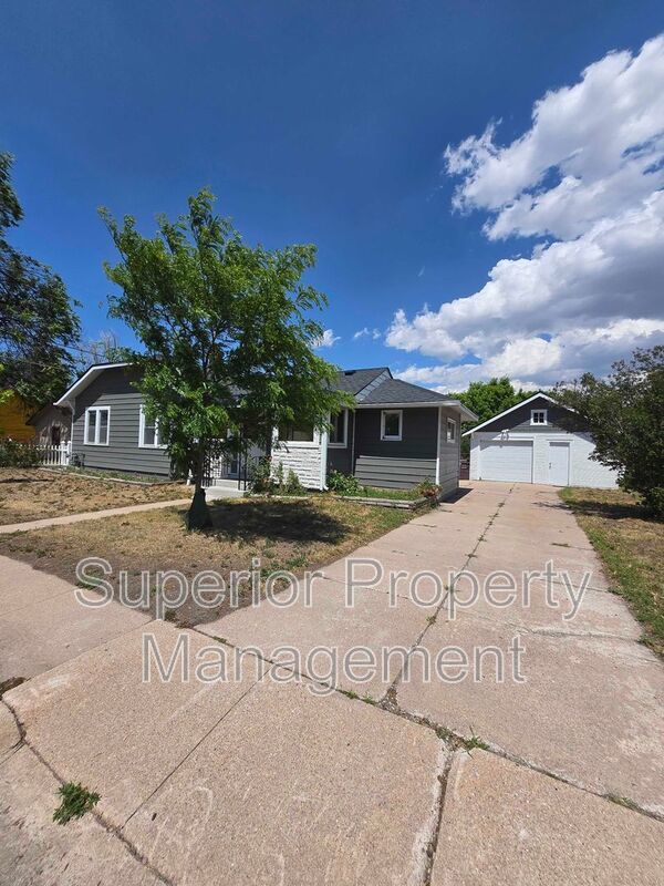 4 Bed, 2 Bath Home – 5 Minutes from Downtown | Garage & Private Deck property image