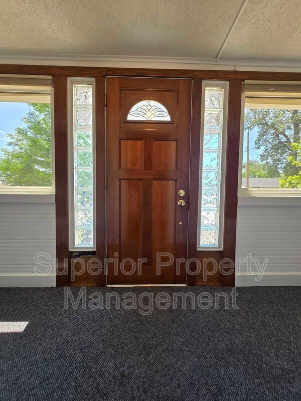4 Bed, 2 Bath Home – 5 Minutes from Downtown | Garage & Private Deck property image