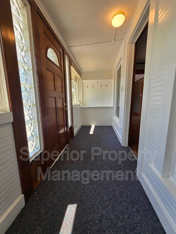 4 Bed, 2 Bath Home – 5 Minutes from Downtown | Garage & Private Deck property image