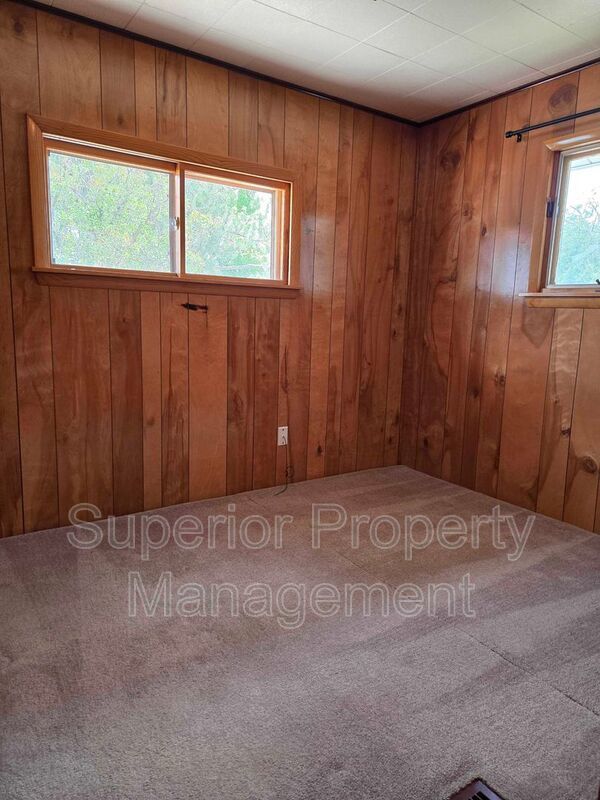 4 Bed, 2 Bath Home – 5 Minutes from Downtown | Garage & Private Deck property image