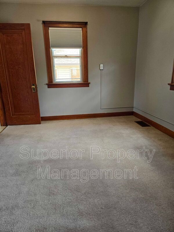4 Bed, 2 Bath Home – 5 Minutes from Downtown | Garage & Private Deck property image