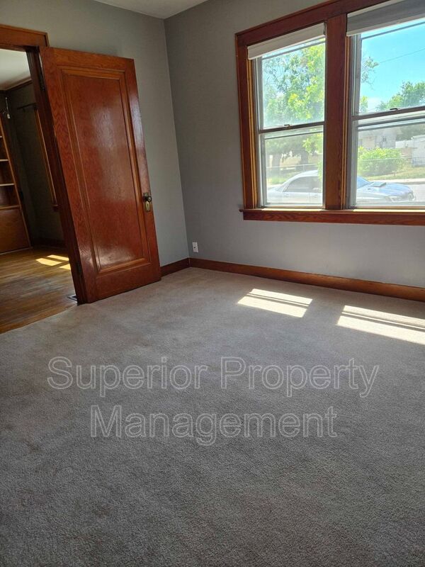 4 Bed, 2 Bath Home – 5 Minutes from Downtown | Garage & Private Deck property image