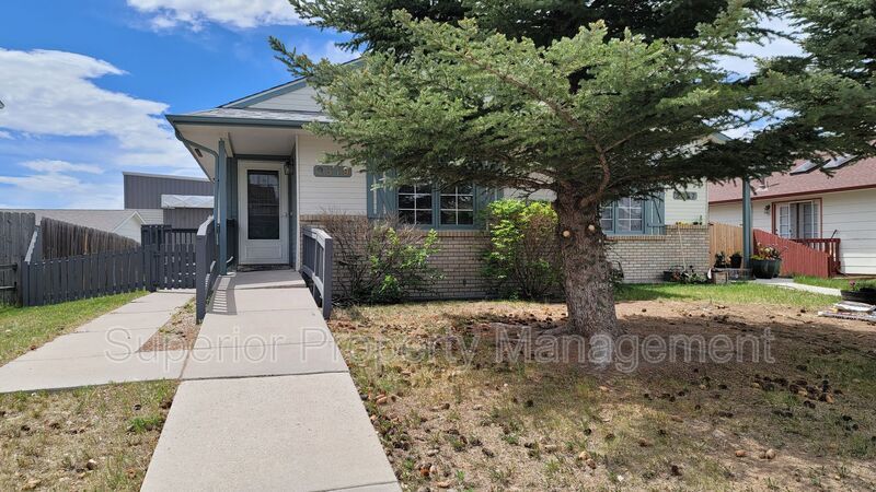 Beautiful, open, and bright 2 bedroom, 2 bathroom townhome. Available now. property image