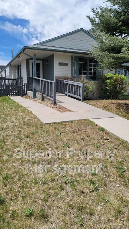 Beautiful, open, and bright 2 bedroom, 2 bathroom townhome. Available now. property image