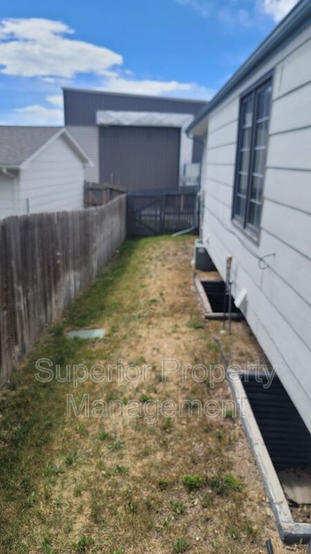 Beautiful, open, and bright 2 bedroom, 2 bathroom townhome. Available now. property image