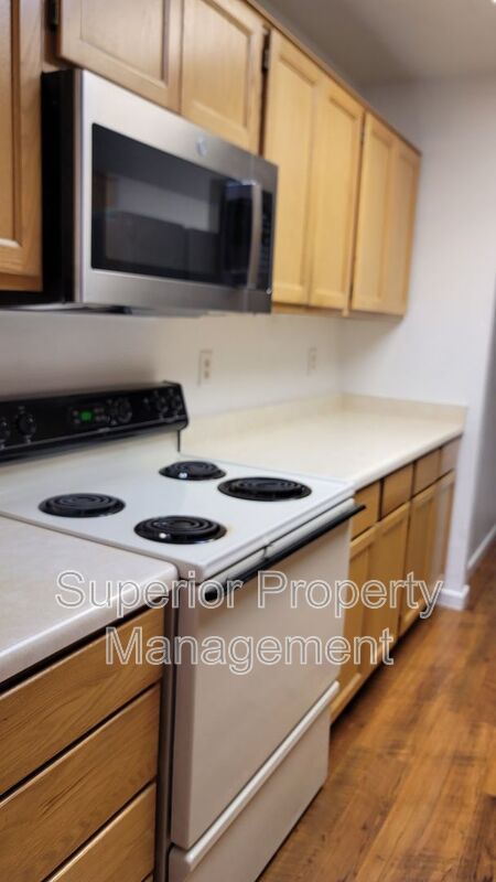 Beautiful, open, and bright 2 bedroom, 2 bathroom townhome. Available now. property image