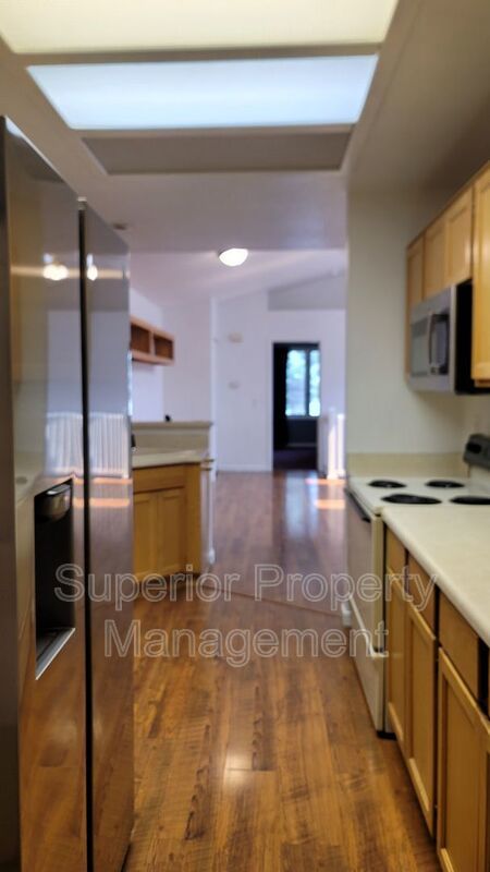 Beautiful, open, and bright 2 bedroom, 2 bathroom townhome. Available now. property image