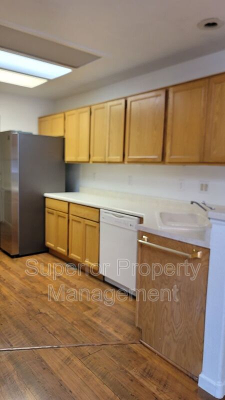 Beautiful, open, and bright 2 bedroom, 2 bathroom townhome. Available now. property image
