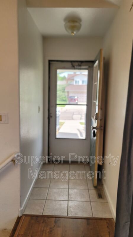 Beautiful, open, and bright 2 bedroom, 2 bathroom townhome. Available now. property image