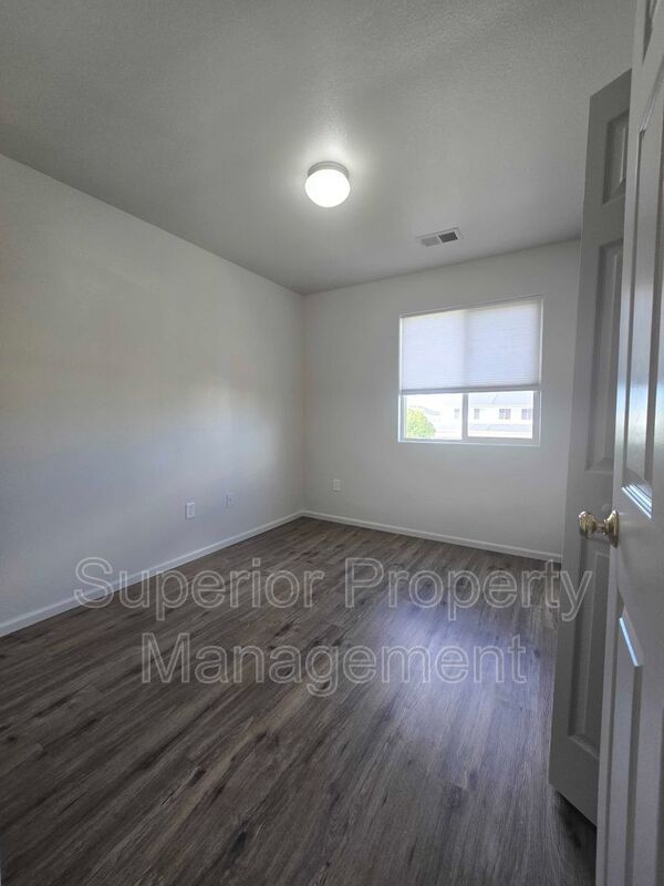 Clean & Bright Updated 2-Bedroom / 1-Bath Upper-Level Apartment – 849 Sq Ft property image