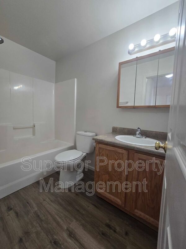 Clean & Bright Updated 2-Bedroom / 1-Bath Upper-Level Apartment – 849 Sq Ft property image