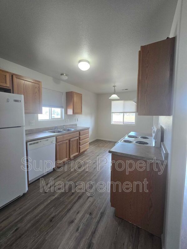 Clean & Bright Updated 2-Bedroom / 1-Bath Upper-Level Apartment – 849 Sq Ft property image