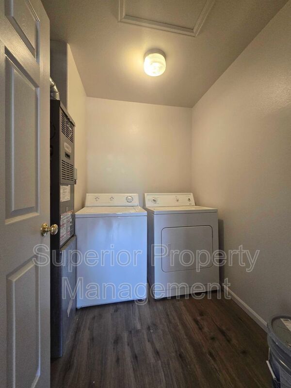 Clean & Bright Updated 2-Bedroom / 1-Bath Upper-Level Apartment – 849 Sq Ft property image