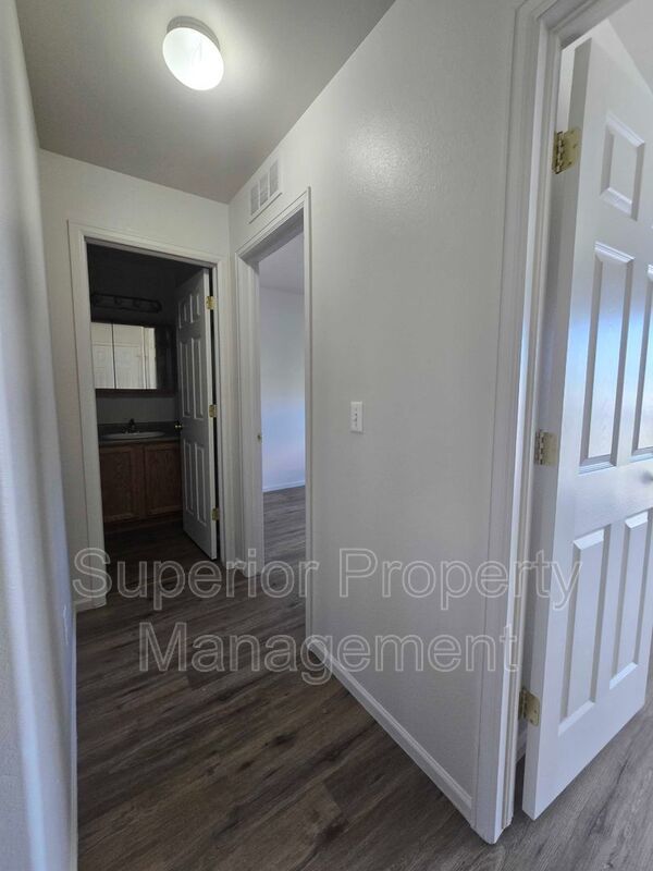 Clean & Bright Updated 2-Bedroom / 1-Bath Upper-Level Apartment – 849 Sq Ft property image