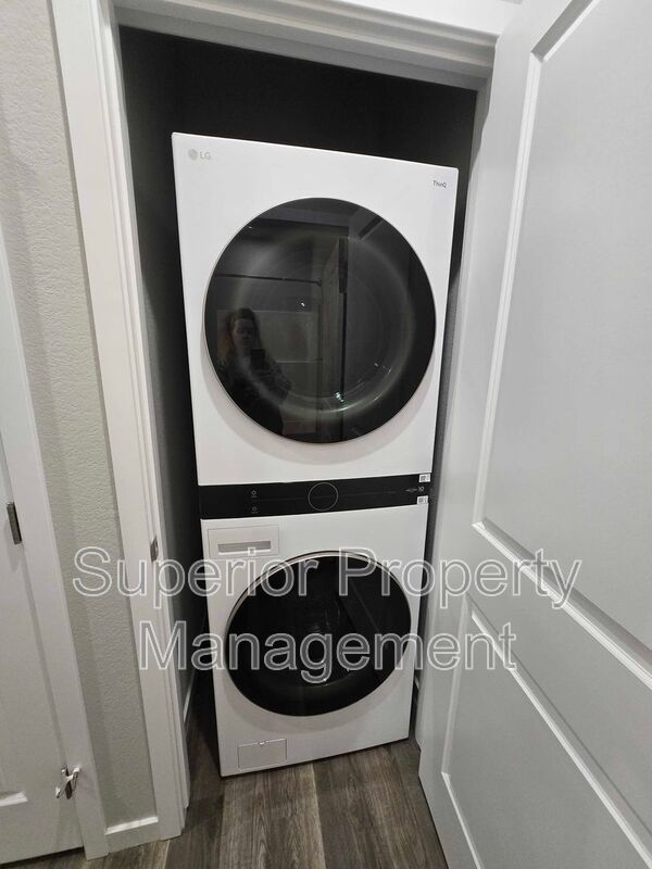 3-Bedroom, 2-Bathroom – Near LCCC & Downtown property image