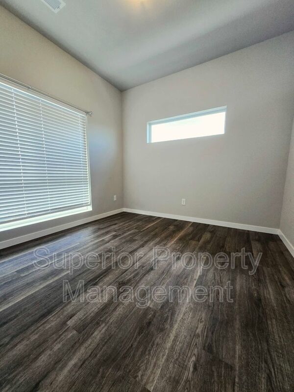 3-Bedroom, 2-Bathroom – Near LCCC & Downtown property image