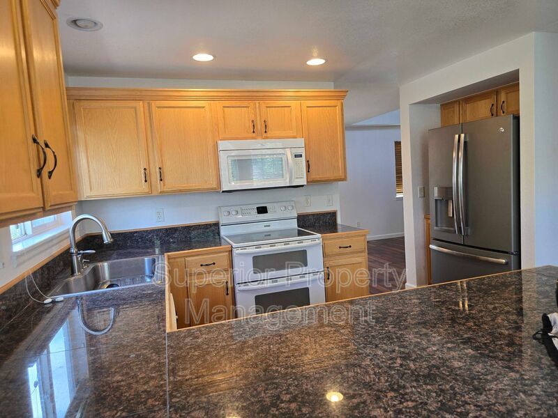 Beautiful 3 bed, 3 bath home in desirable neighborhood. Available Aug 17th. property image