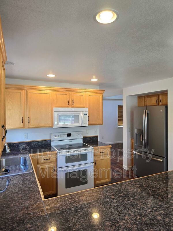 Beautiful 3 bed, 3 bath home in desirable neighborhood. Available Aug 17th. property image