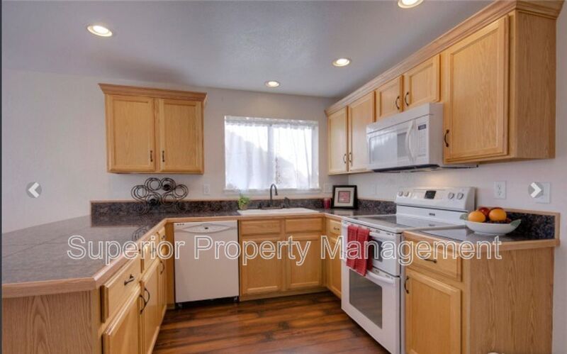 Beautiful 3 bed, 3 bath home in desirable neighborhood. Available Aug 17th. property image