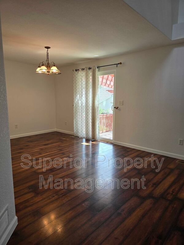 Beautiful 3 bed, 3 bath home in desirable neighborhood. Available Aug 17th. property image