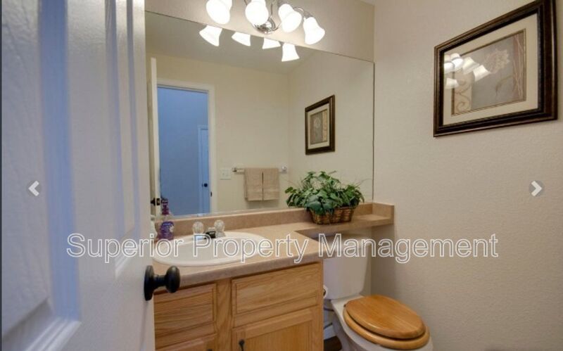 Beautiful 3 bed, 3 bath home in desirable neighborhood. Available Aug 17th. property image