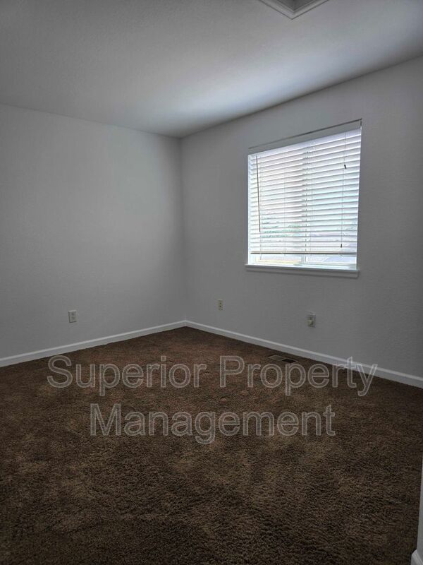 Beautiful 3 bed, 3 bath home in desirable neighborhood. Available Aug 17th. property image