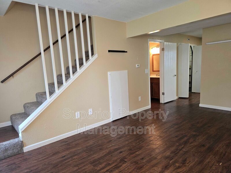 Spacious 2 Bedroom, 1.5 Bath Townhome – Close to Downtown! property image