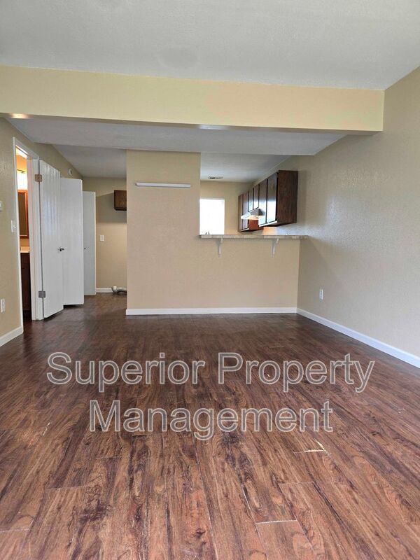 Spacious 2 Bedroom, 1.5 Bath Townhome – Close to Downtown! property image