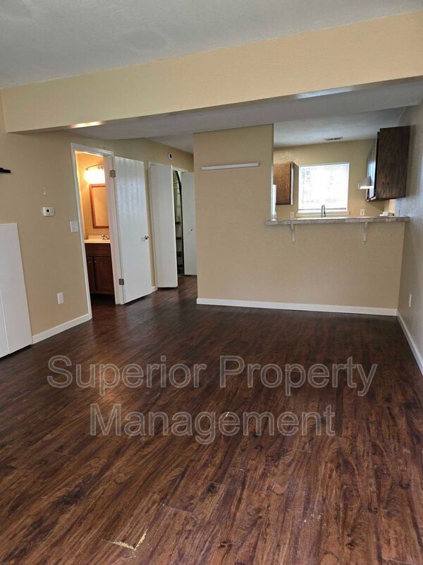 Spacious 2 Bedroom, 1.5 Bath Townhome – Close to Downtown! property image