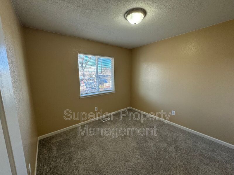 Spacious 2 Bedroom, 1.5 Bath Townhome – Close to Downtown! property image