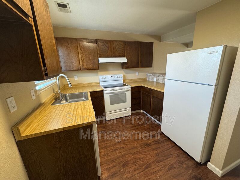 Spacious 2 Bedroom, 1.5 Bath Townhome – Close to Downtown! property image