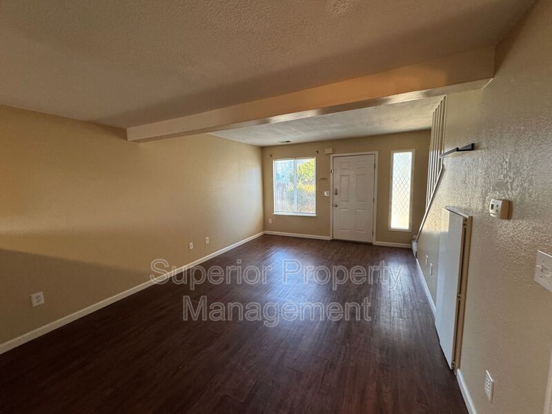 Spacious 2 Bedroom, 1.5 Bath Townhome – Close to Downtown! property image