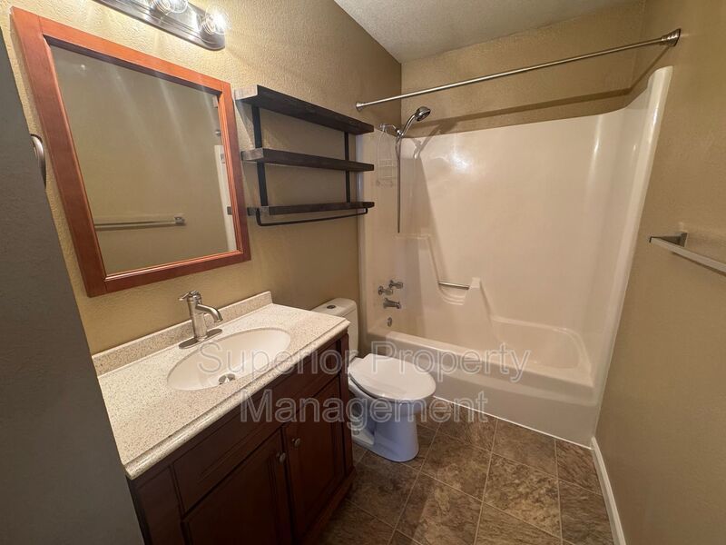 Spacious 2 Bedroom, 1.5 Bath Townhome – Close to Downtown! property image