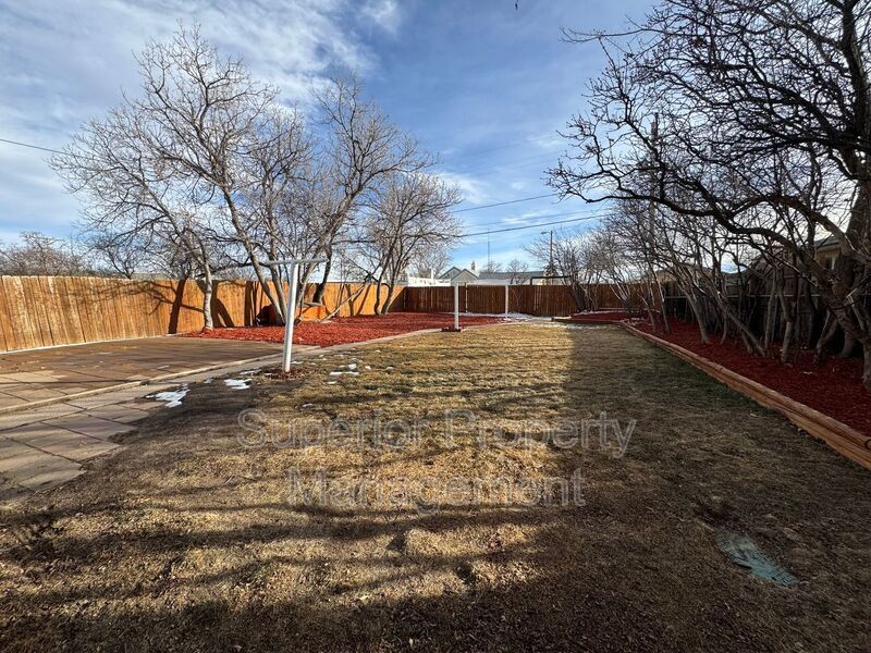 Beautiful and Spacious Ranch home with finished basement. Available Now. property image