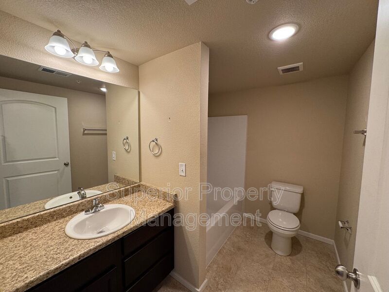3 bedroom apartment for rent in Loveland, CO offering 1,318 sq ft near Centerra and I-25. property image