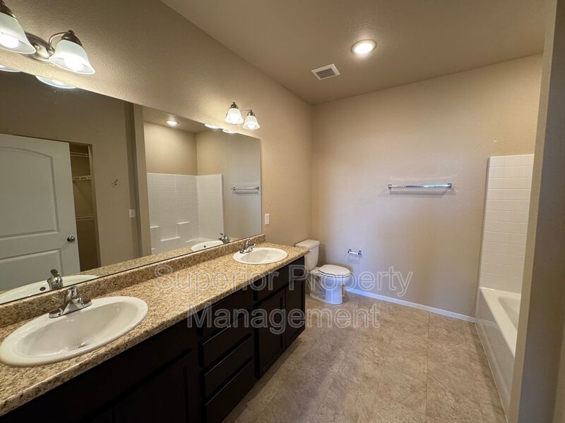 3 bedroom apartment for rent in Loveland, CO offering 1,318 sq ft near Centerra and I-25. property image