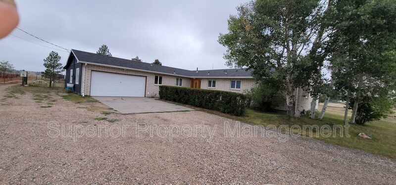 Beautiful 4 bedroom home on 2.5 acres. Available now. property image