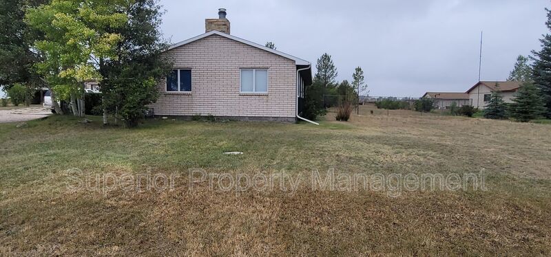 Beautiful 4 bedroom home on 2.5 acres. Available now. property image