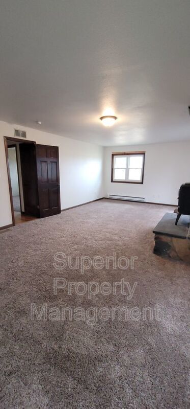 Beautiful 4 bedroom home on 2.5 acres. Available now. property image